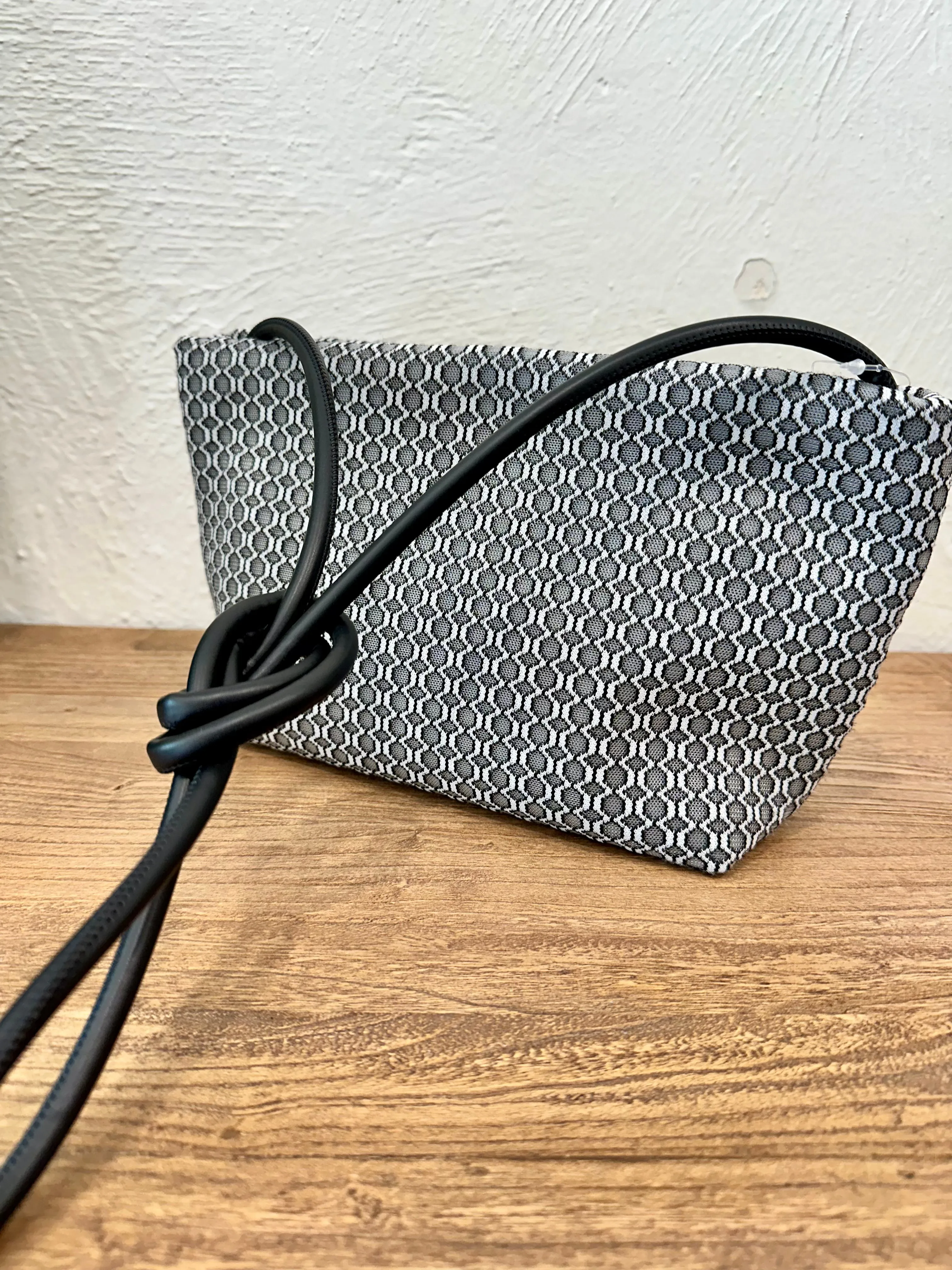 InZu Mouse Sixty Gray Crossbody Bag