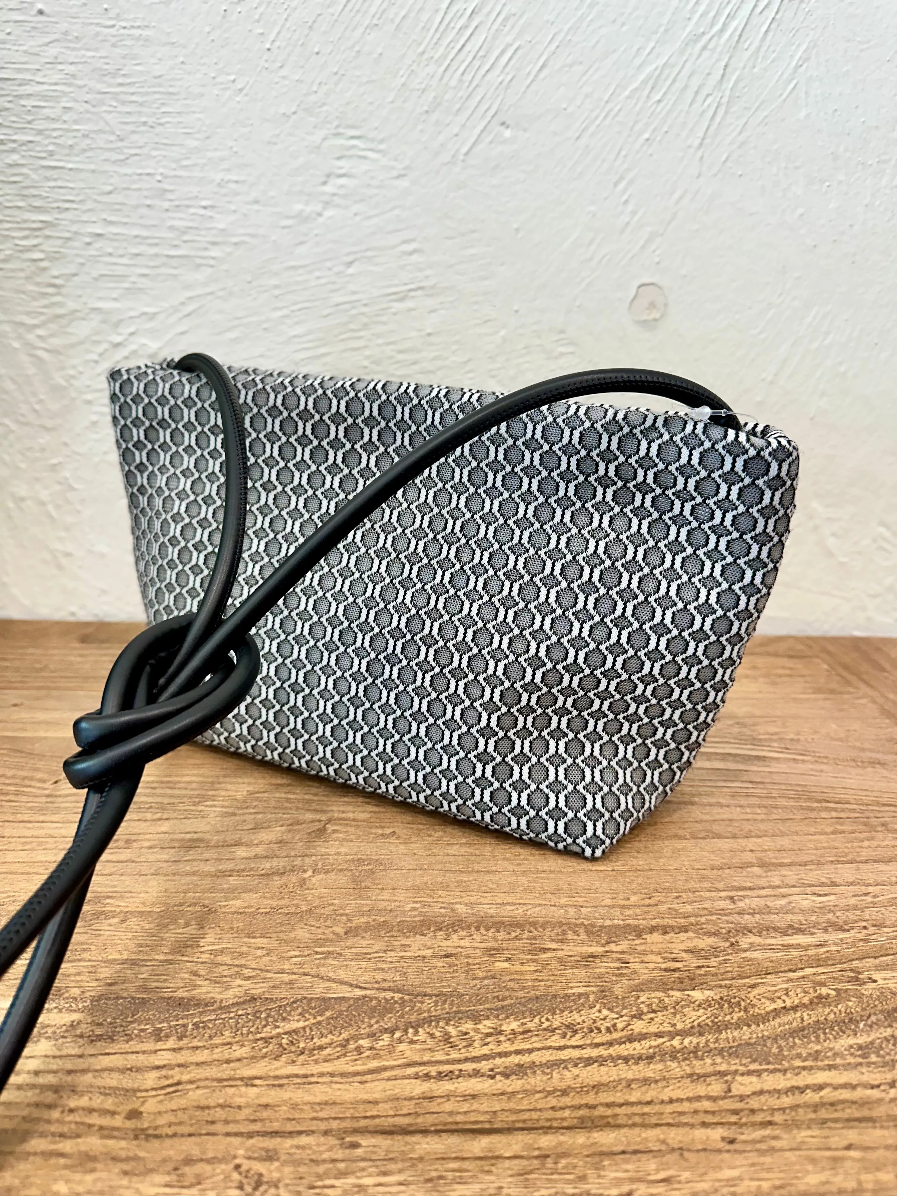 InZu Mouse Sixty Gray Crossbody Bag